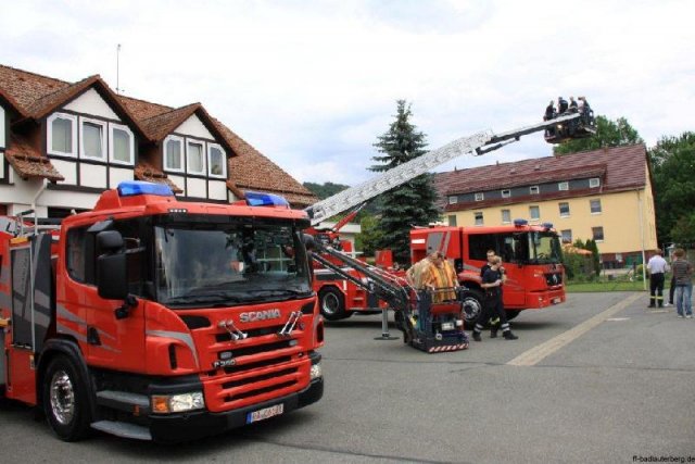 2011-06-16 -75- Vorfuehrung Hubrettungsfahrzeuge